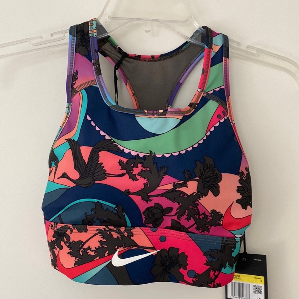 NWT Slim Fit Nike Swoosh Bra, XS